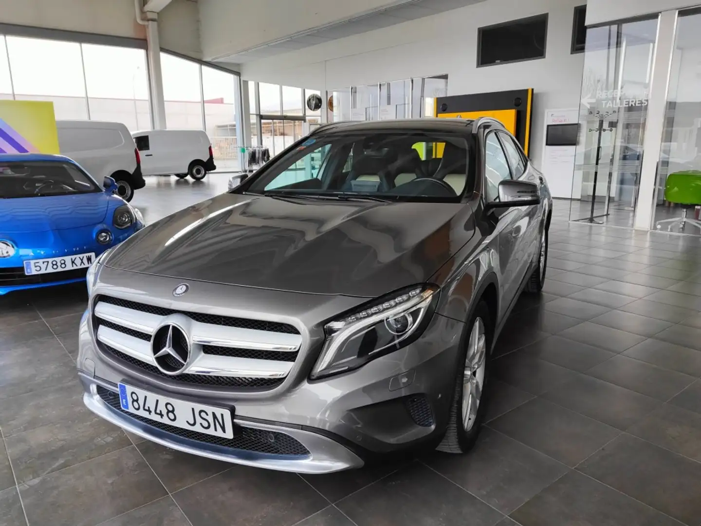 Mercedes-Benz GLA 200 200CDI Urban 7G-DCT Gris - 1