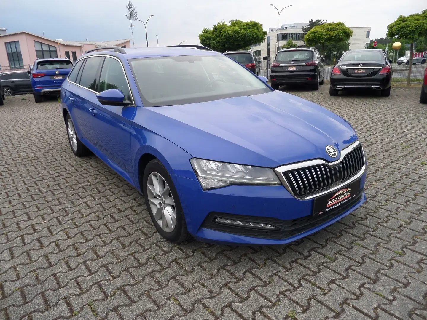 Skoda Superb Ambition 4x4+Automatik+1.Hand+LED+AHK+Navi+ Azul - 1