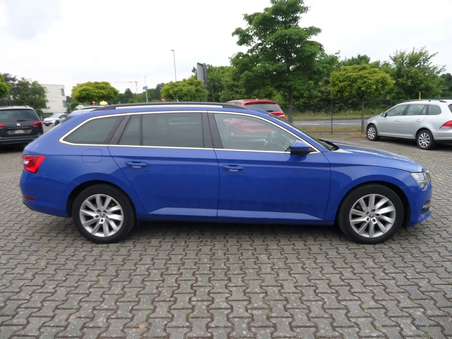 Skoda Superb Ambition 4x4+Automatik+1.Hand+LED+AHK+Navi+ Azul - 2