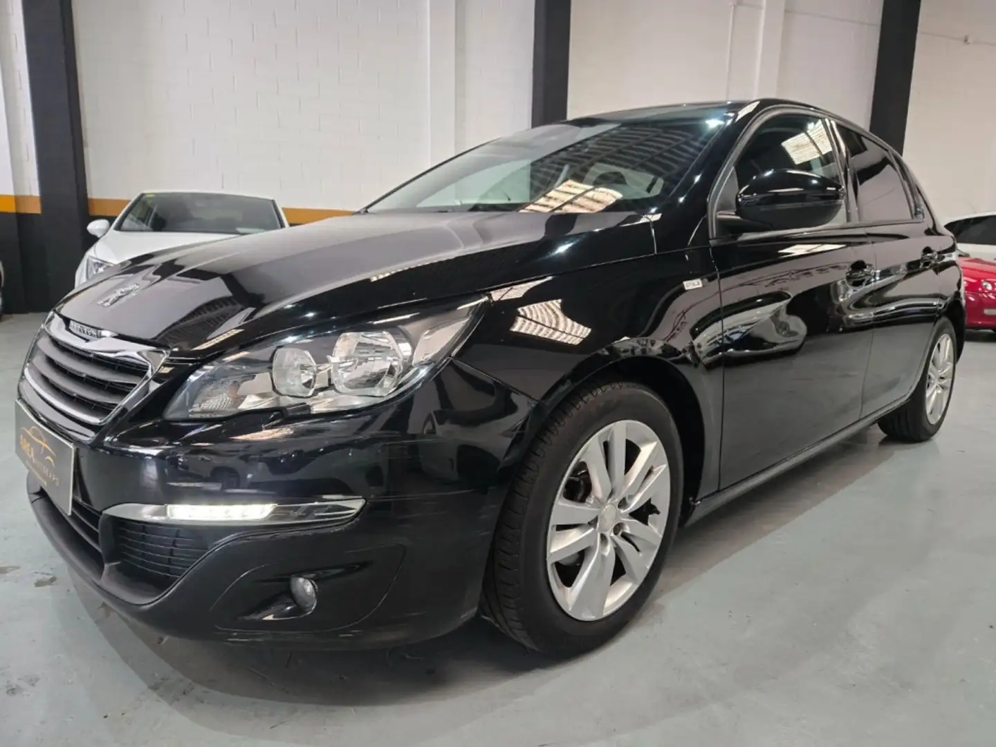 Peugeot 308 1.6 BlueHDi Style 100 Schwarz - 1