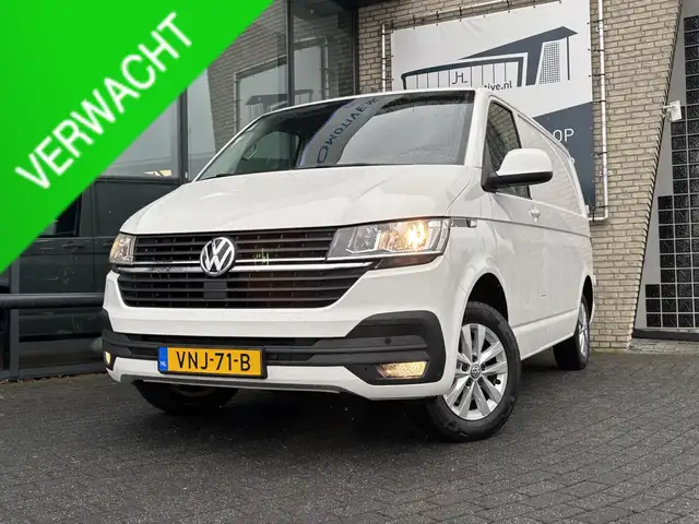 Volkswagen T6.1 Transporter 2.0 TDI L1H1*AUTOM.*A/C*CRUISE*NAVI*HAAK*CARPLAY*