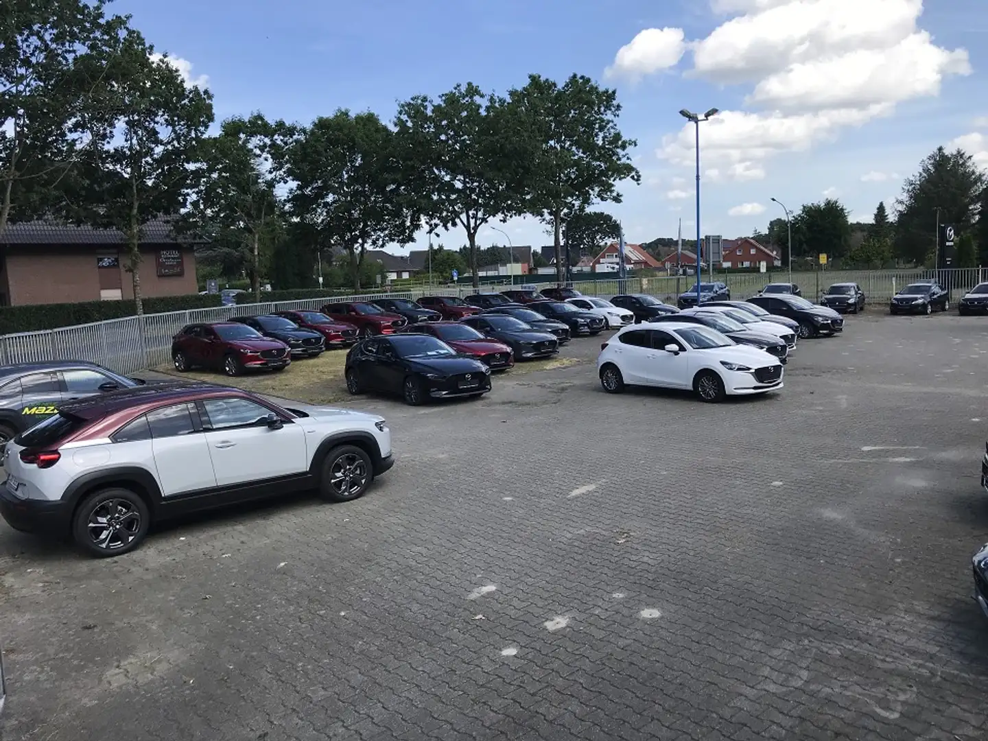 Mazda 2 HYBRID 1.5L Hybrid VVT-i Center-l, Blau - 1
