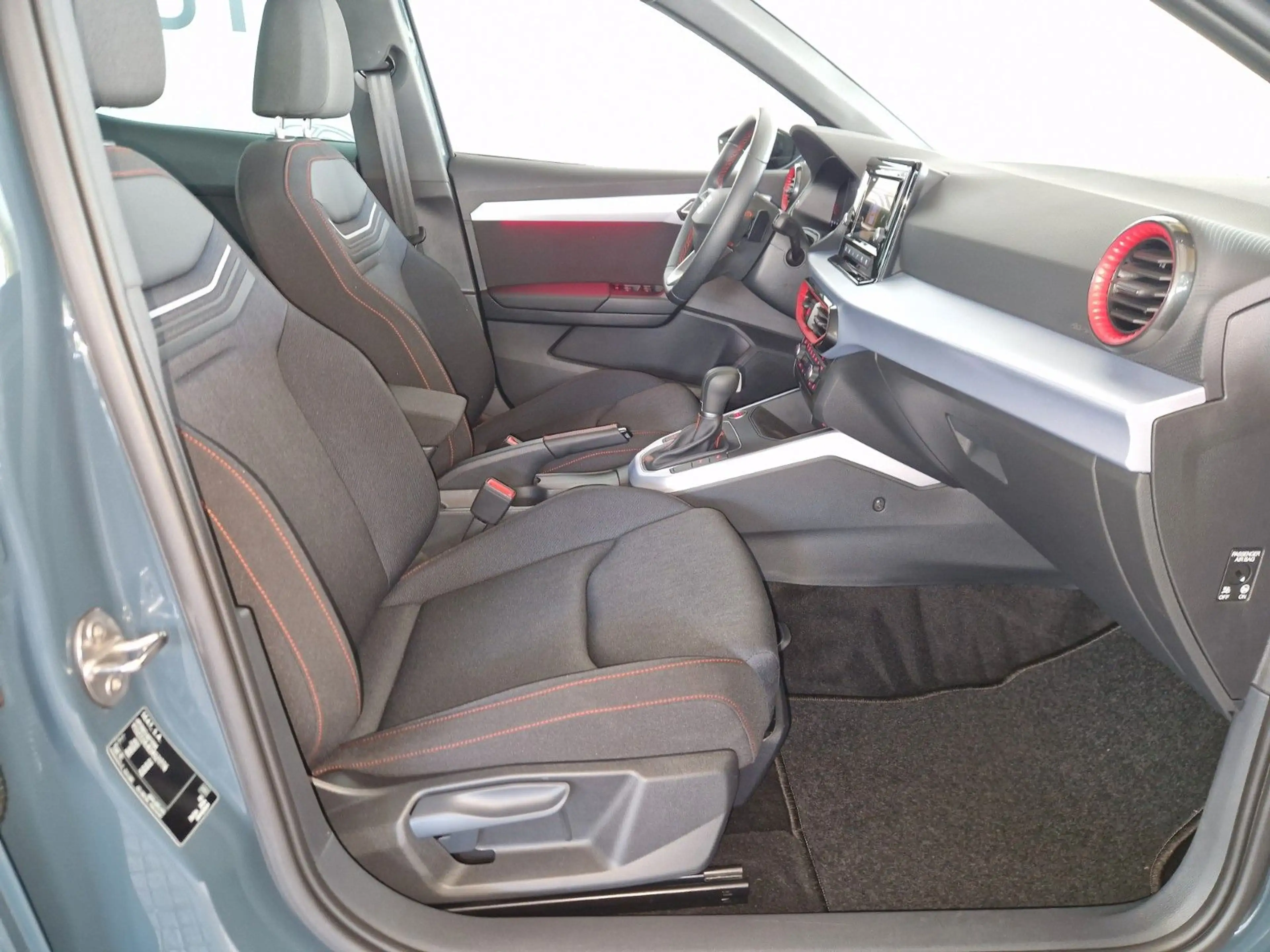 SEAT Arona FR 1.0 TSI DSG PDC LED App Connect ACC SH — photo 15