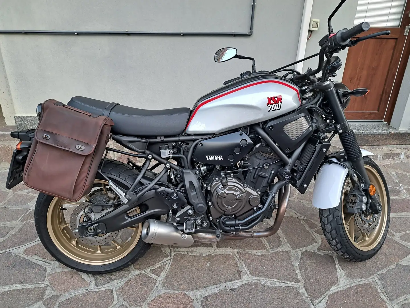 Yamaha XSR 700 X Tribute ABS Šedá - 2