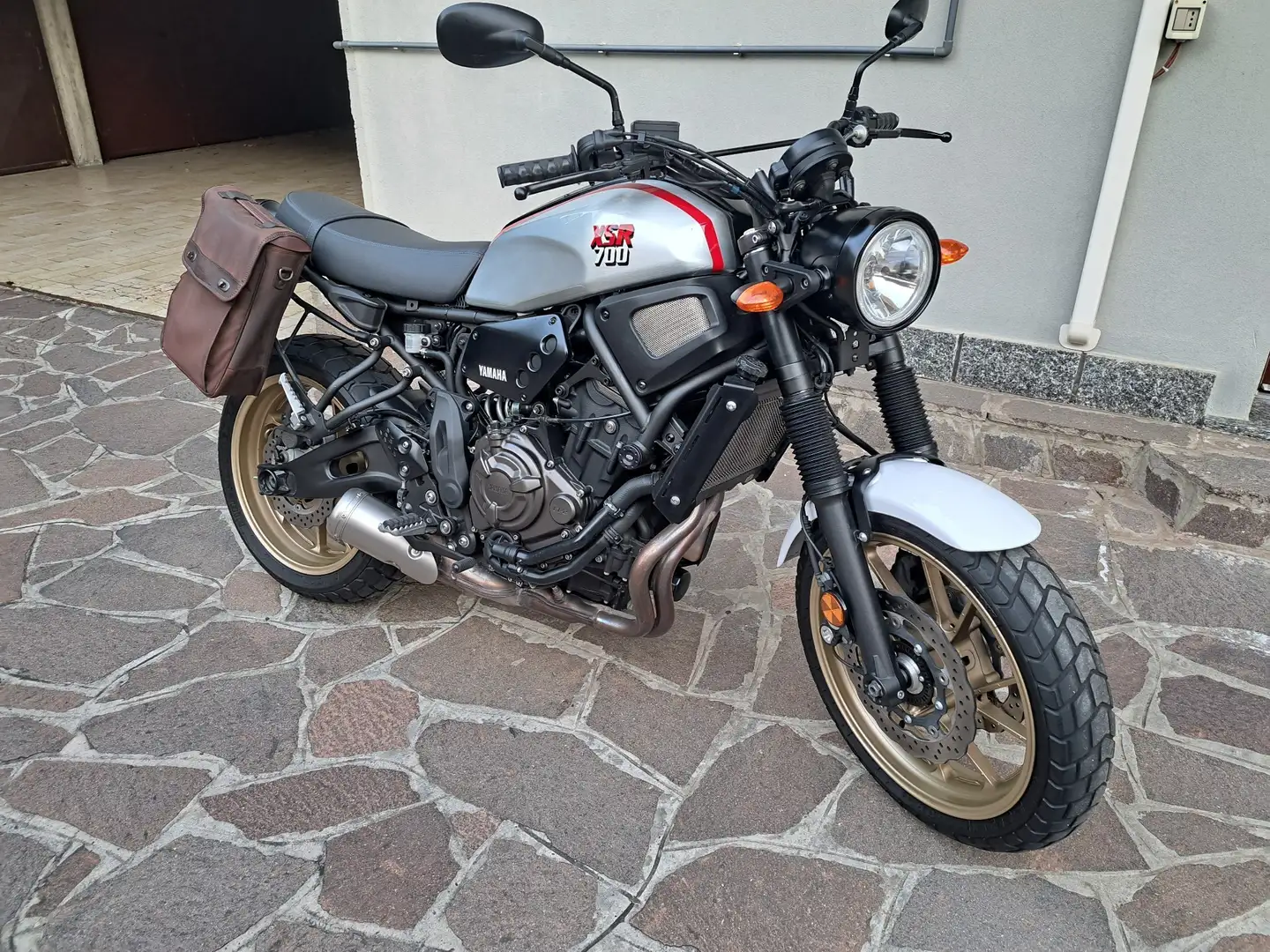 Yamaha XSR 700 X Tribute ABS Šedá - 1