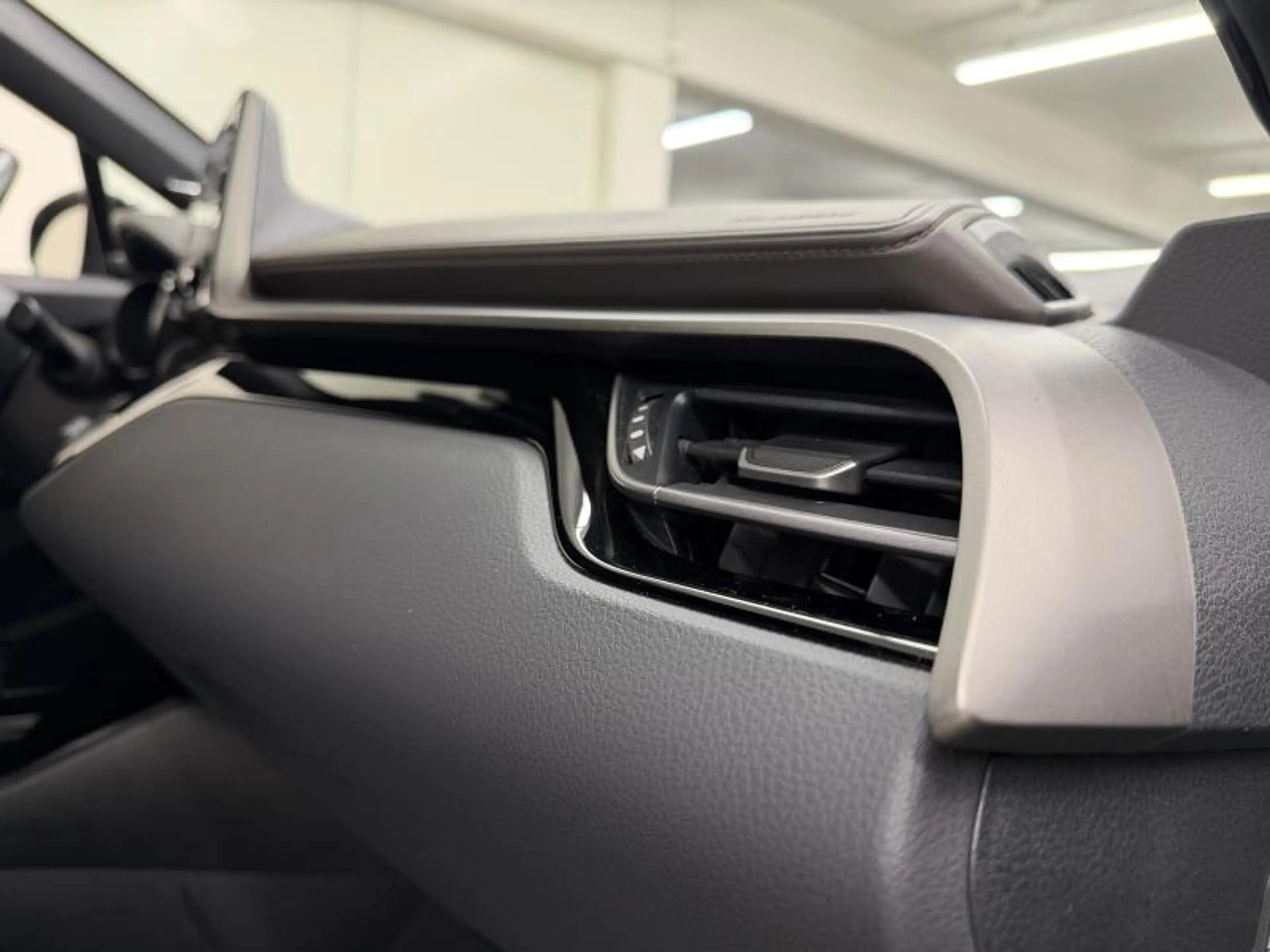 Toyota C-HR C-HIC + Premium Pack — photo 15
