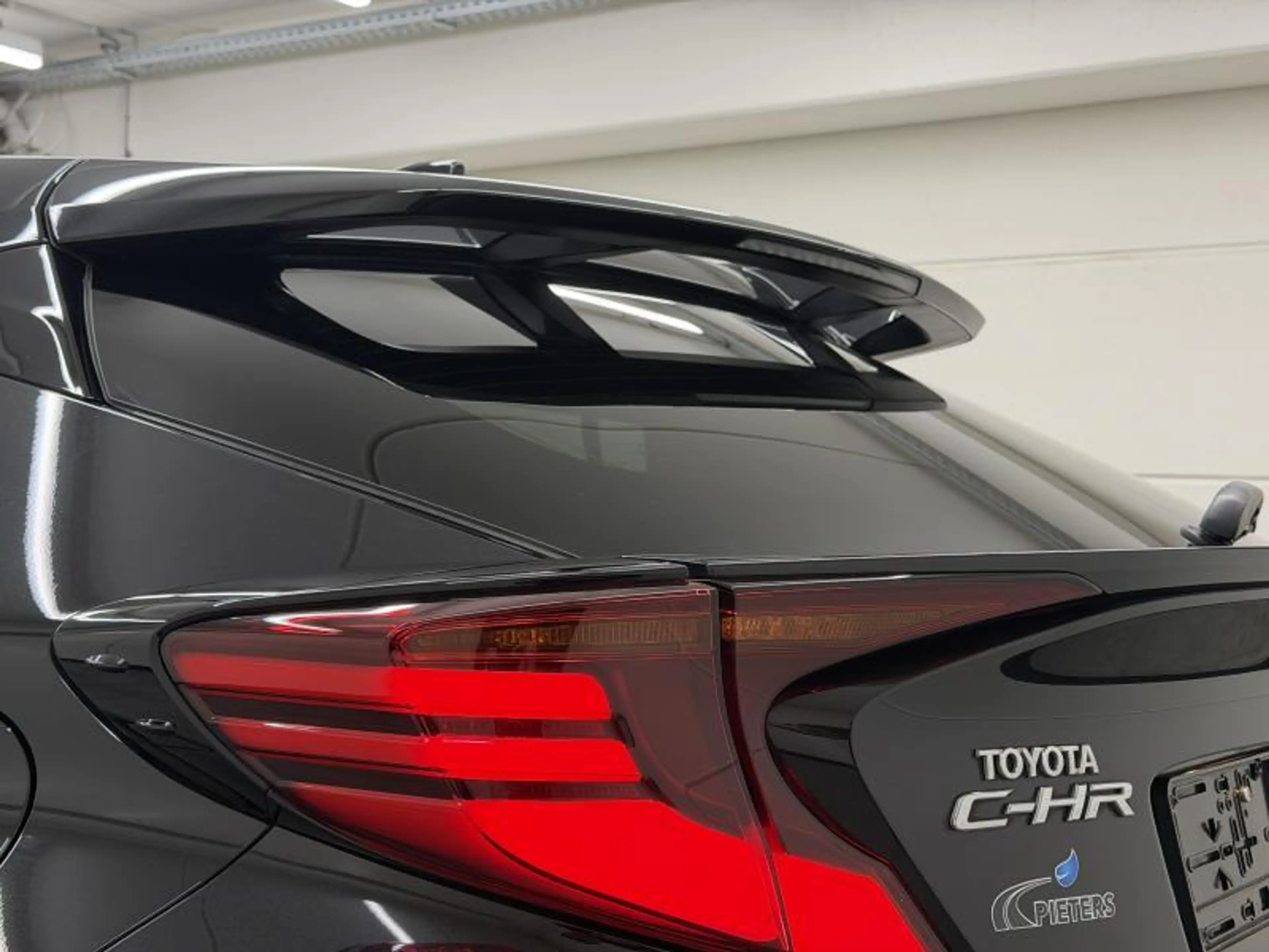 Toyota C-HR C-HIC + Premium Pack — photo 6