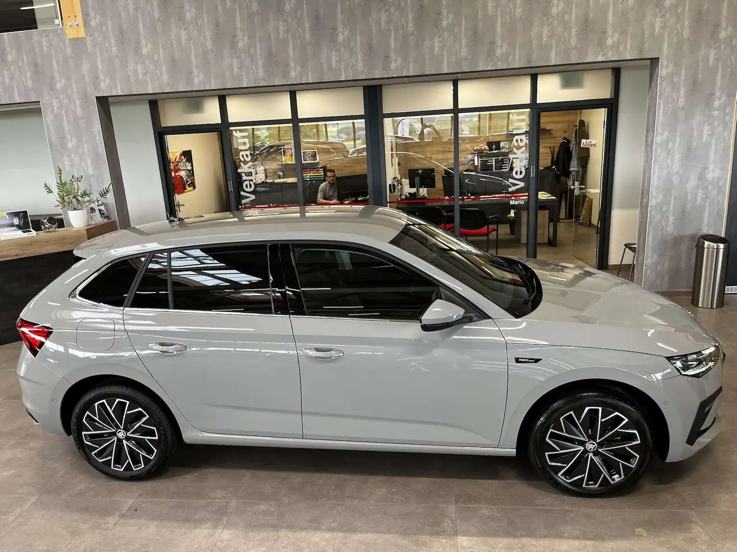 Skoda Scala 1.0 TSI DSG First Edition Kamera App ACC Gris - 2