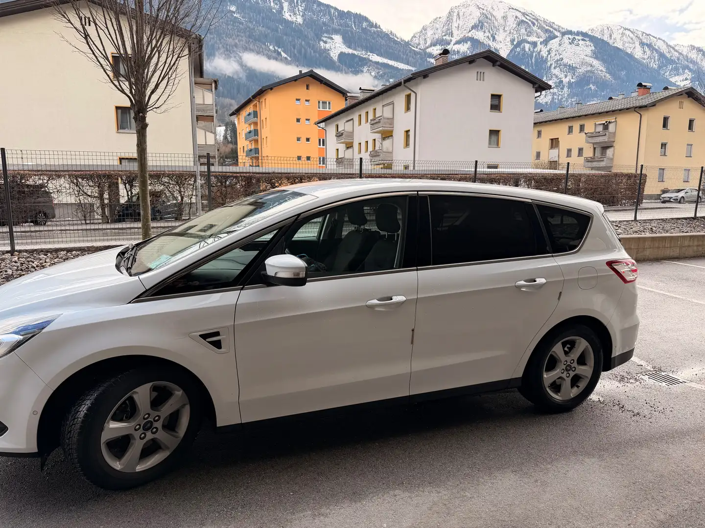 Ford S-Max Titanium 2.0 TD Family Van Weiß - 1