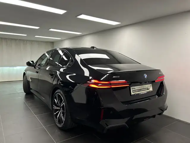 BMW 5 Series view 12
