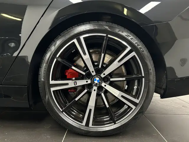 BMW 5 Series view 6