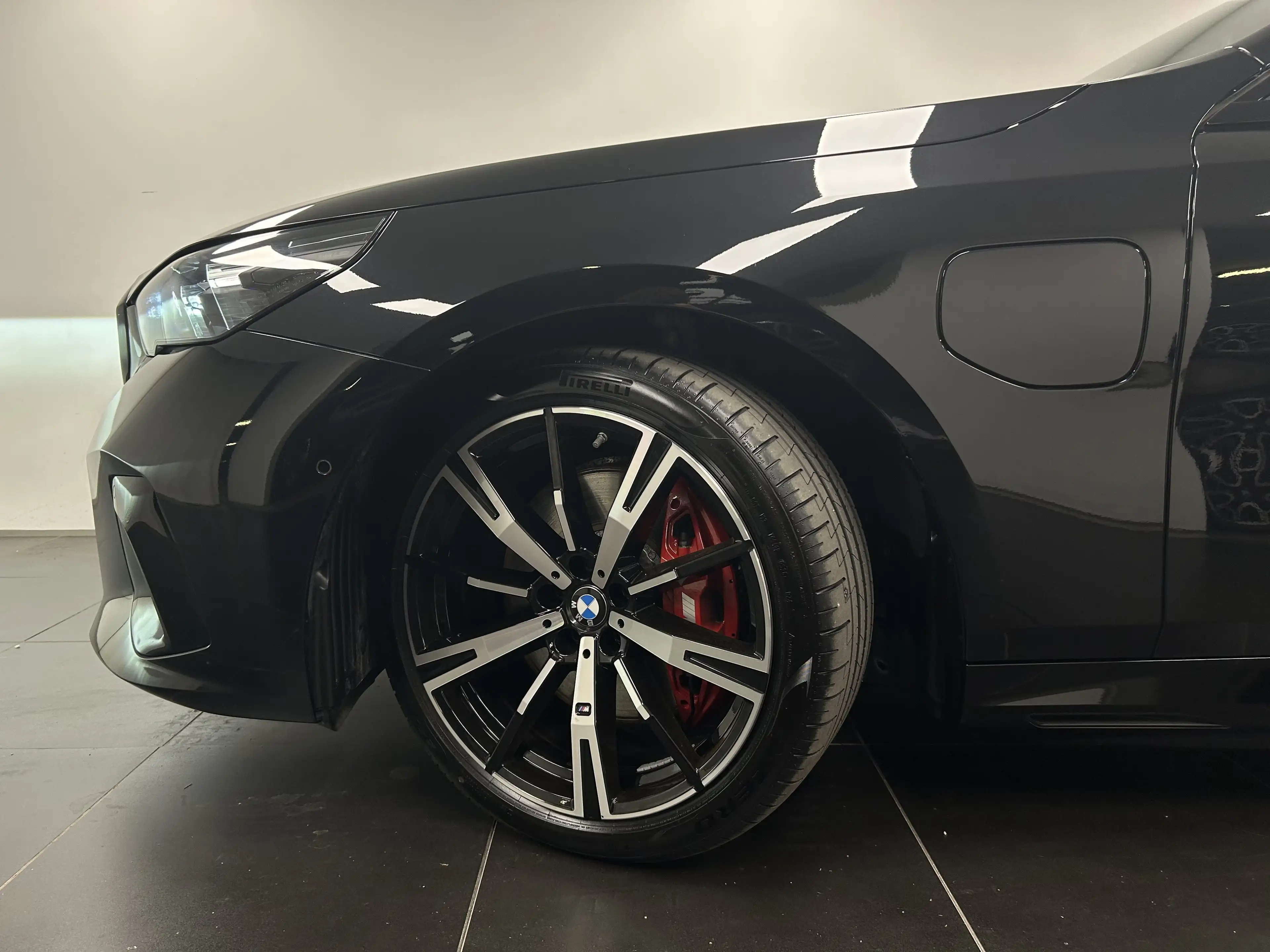 BMW 550 e xDrive Limousine — photo 9