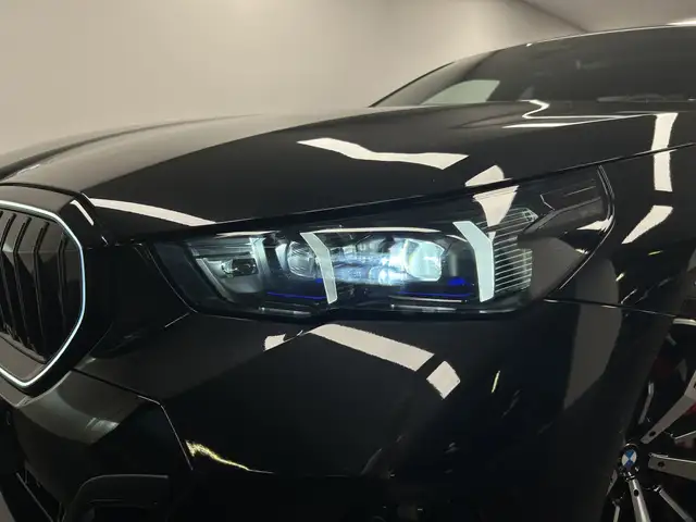 BMW 5 Series view 8