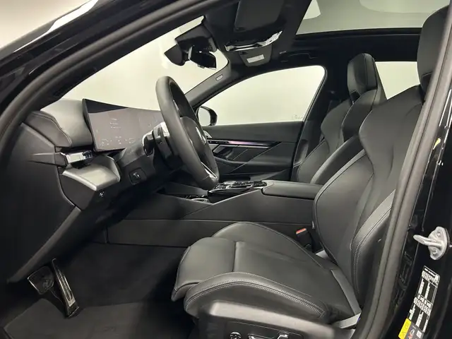 BMW 5 Series view 4