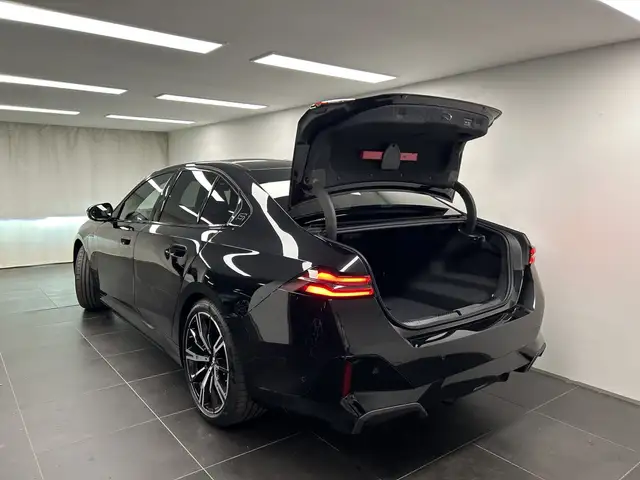 BMW 5 Series view 13