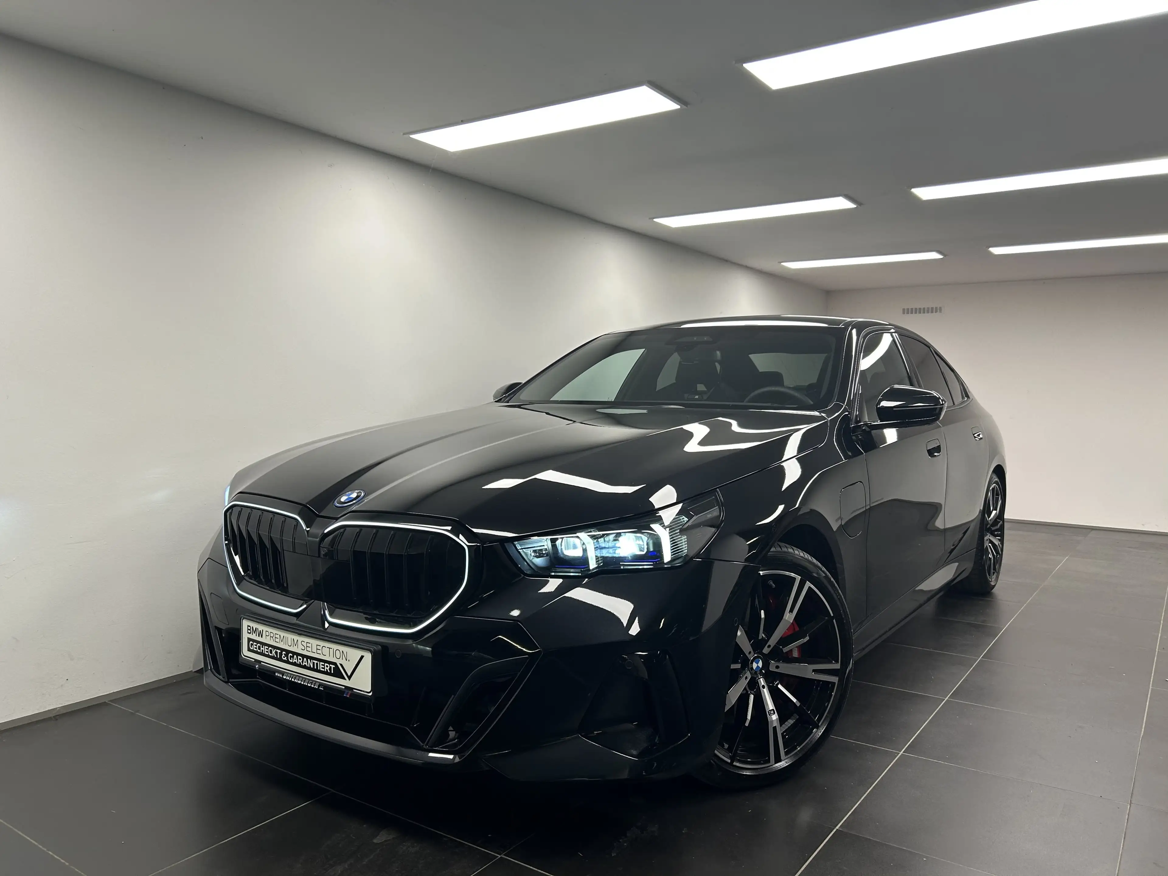 BMW 550 e xDrive Limousine — photo 7