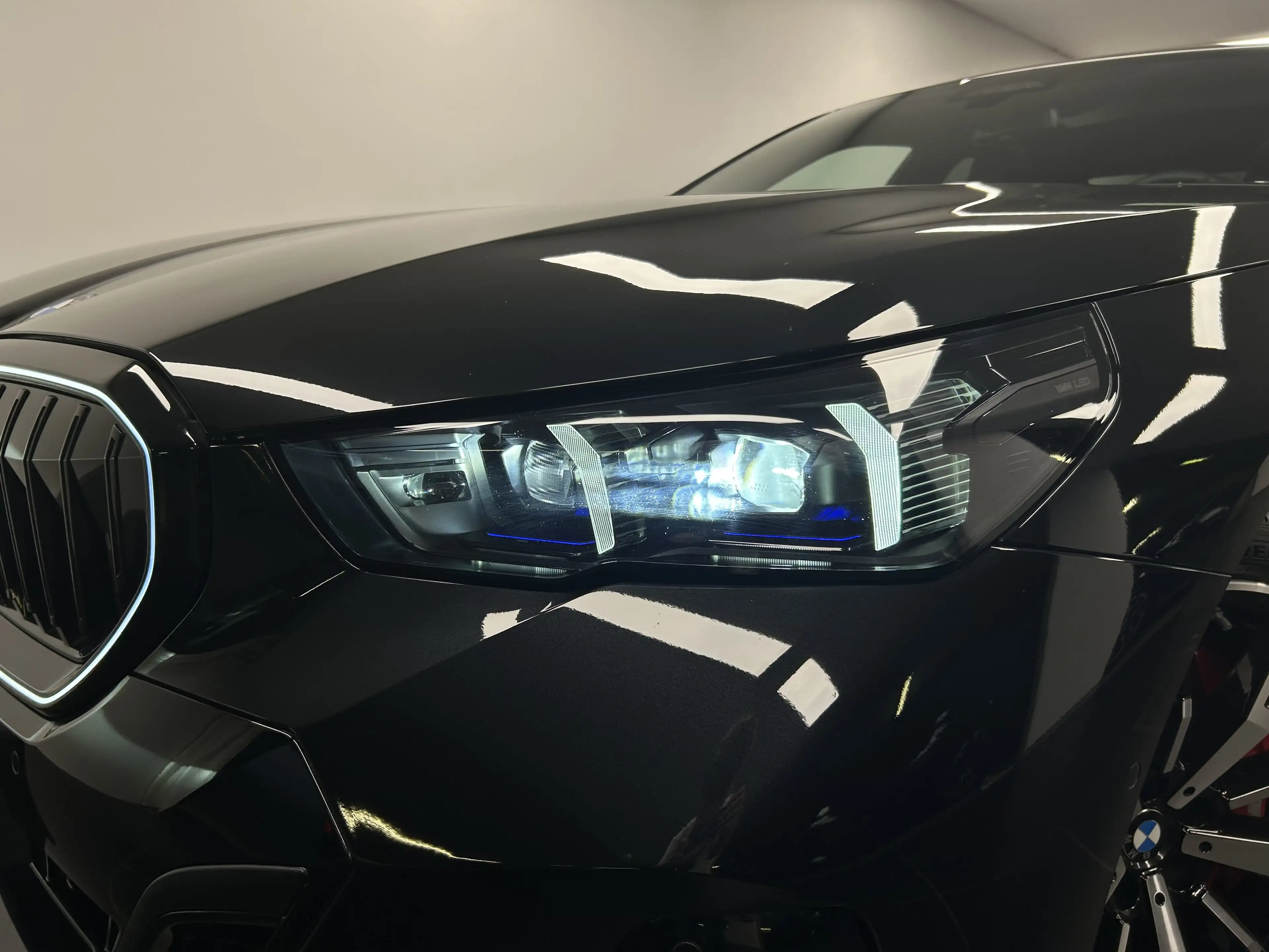 BMW 550 e xDrive Limousine — photo 8