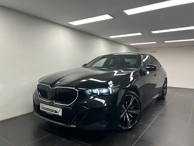 BMW 5 Series view 7