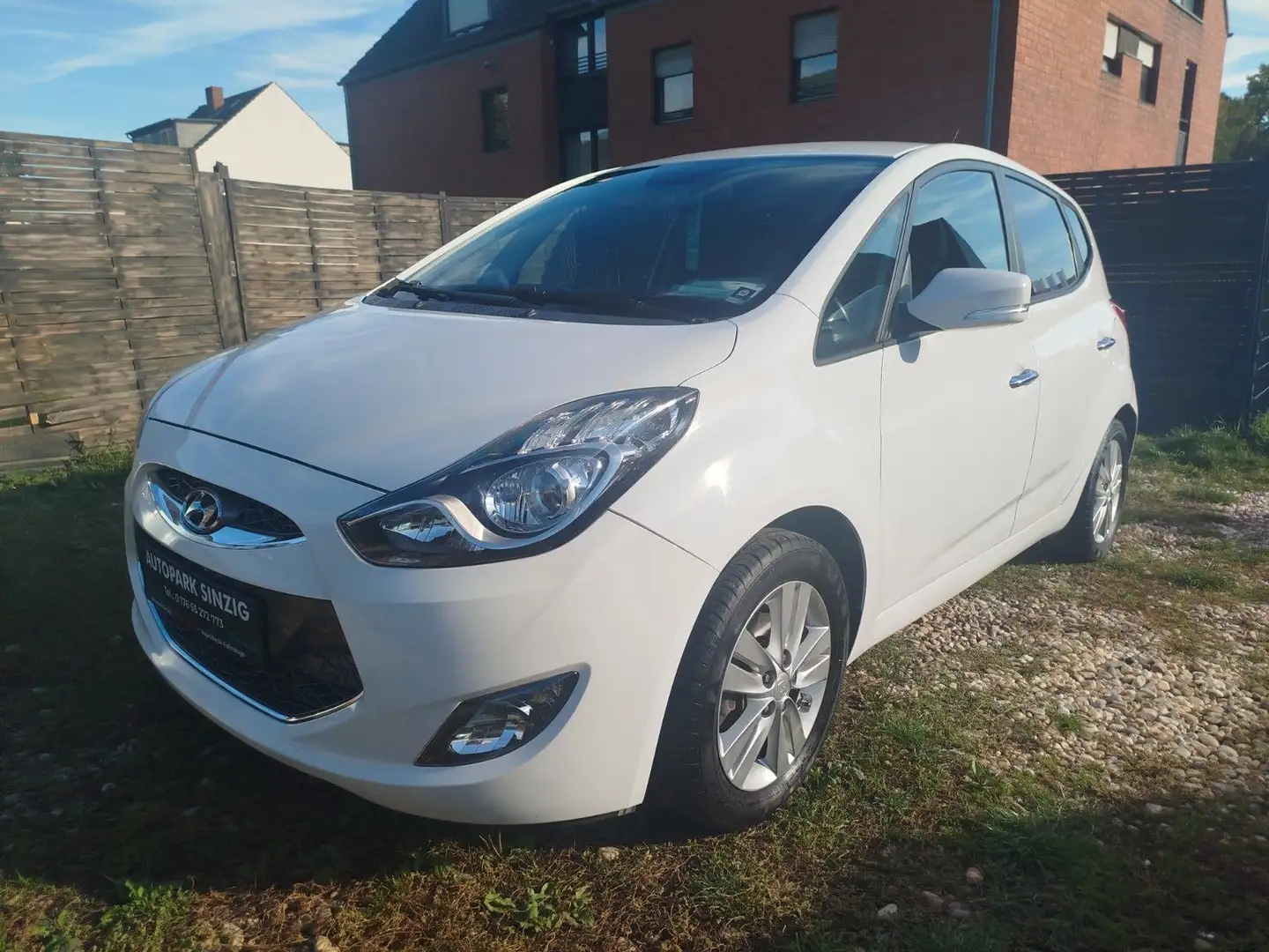 Hyundai iX20 Trend 1,6*Automatik*Garantie*BlueT*Navi*Tem Blanc - 1