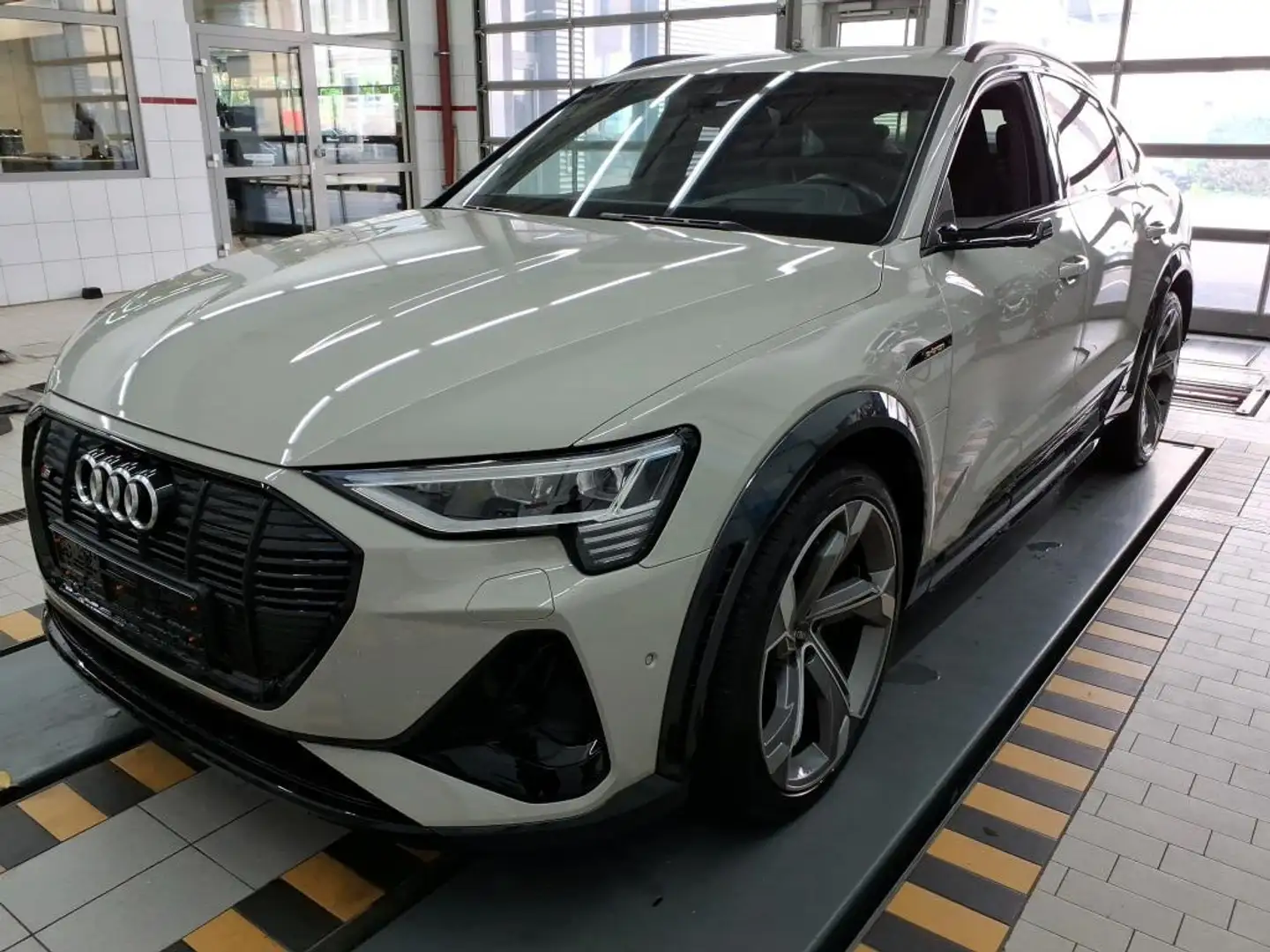 Audi e-tron SPORTBACK S ACC/HuD/PANO/360°/B&O/S-SITZE Beige - 1