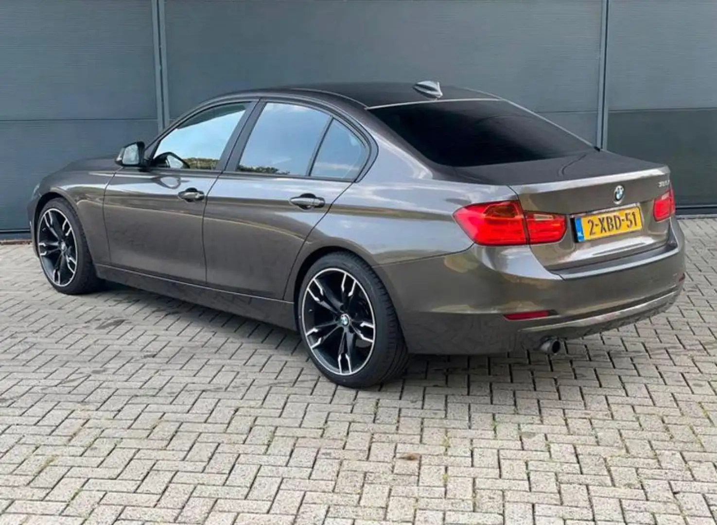 BMW 320 EDE Business smeđa - 2