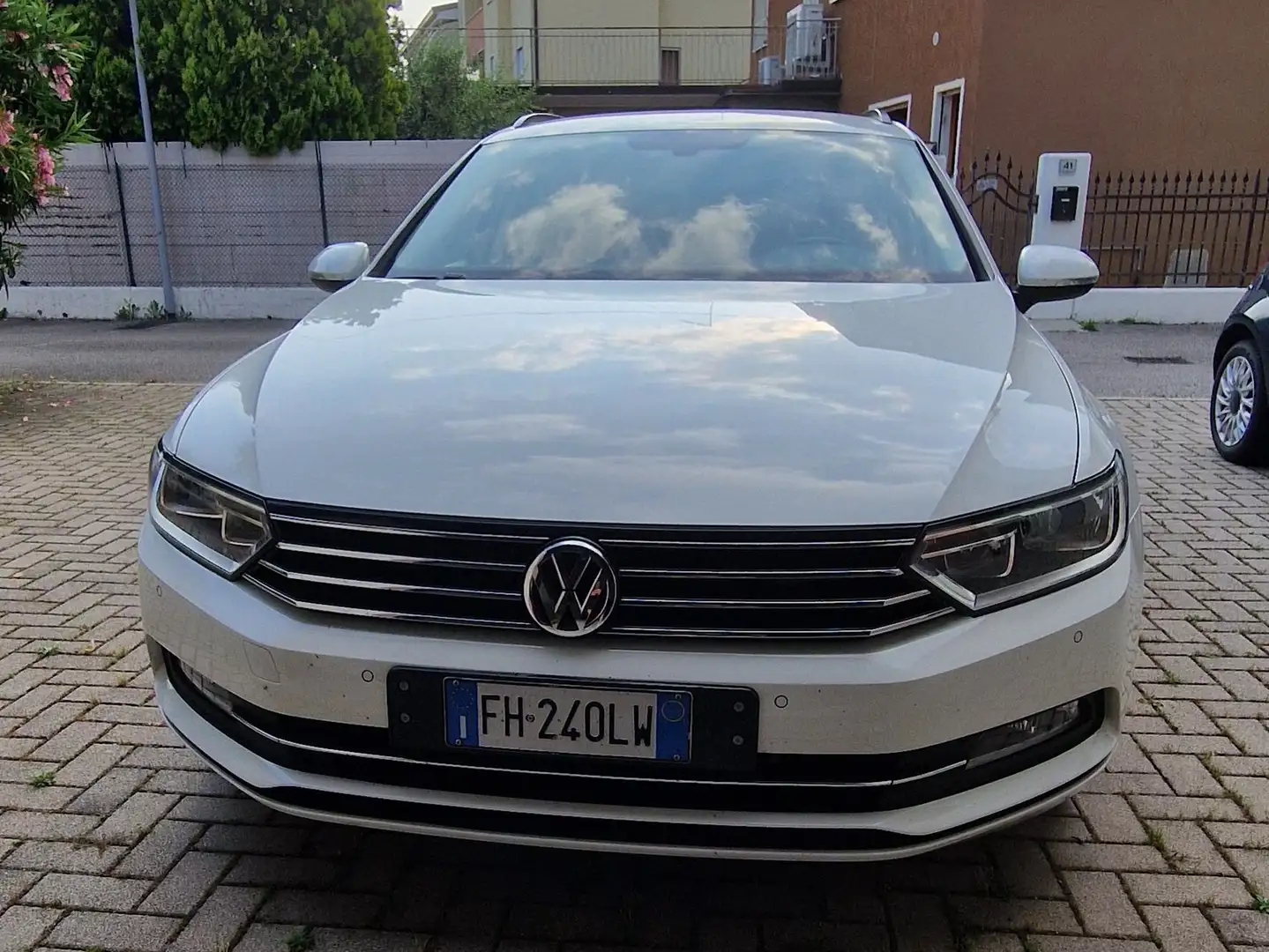 Volkswagen Passat Variant Passat Variant 2.0 tdi Highline 150cv dsg Bianco - 1