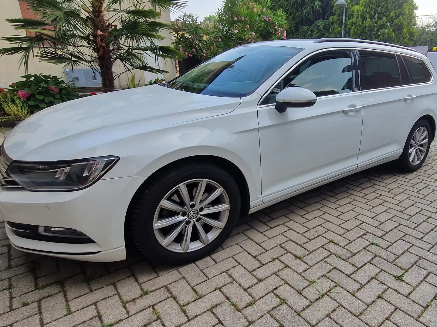 Volkswagen Passat Variant Passat Variant 2.0 tdi Highline 150cv dsg Bianco - 2