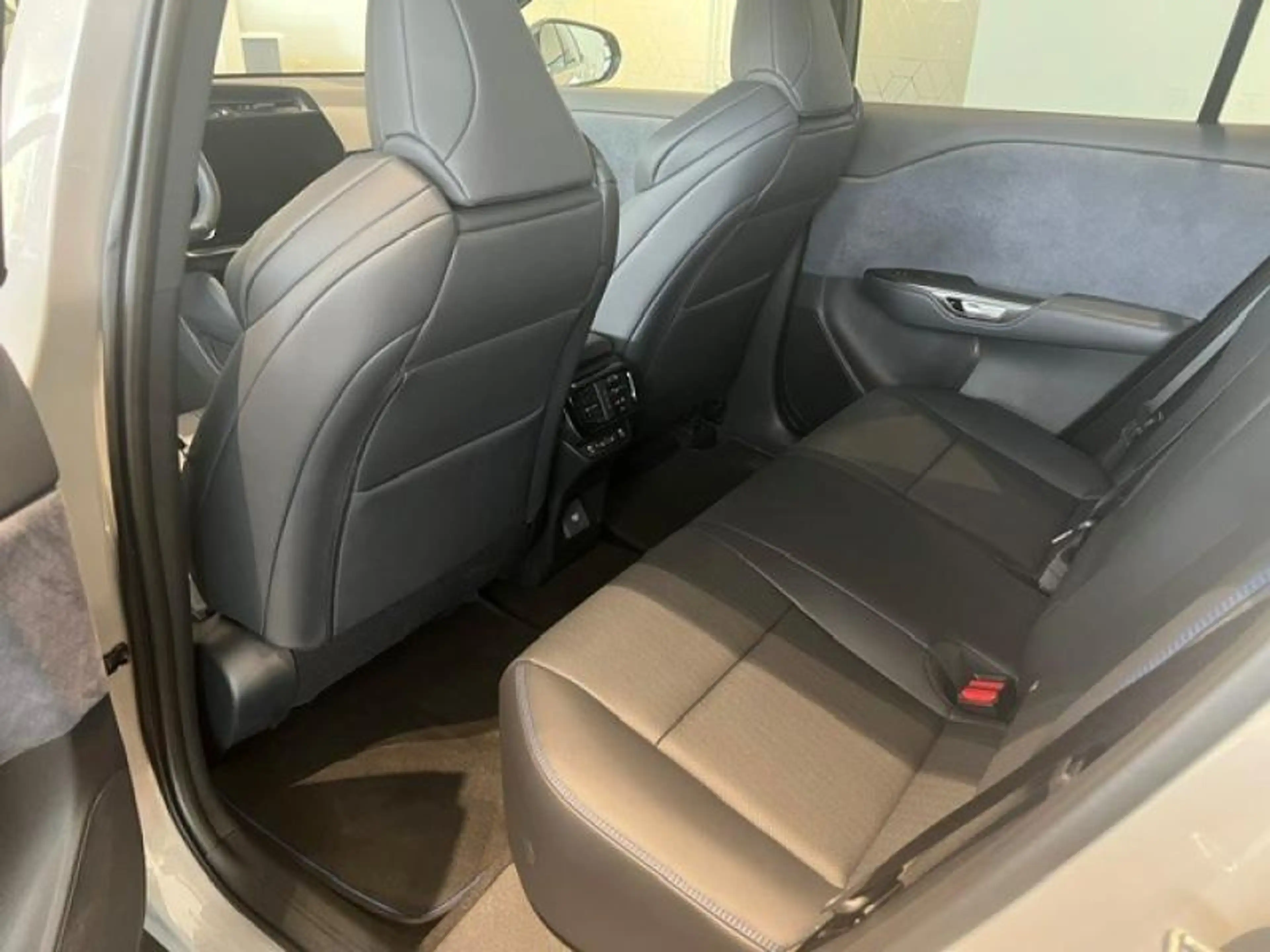 Lexus RZ F-Sport Line — photo 6