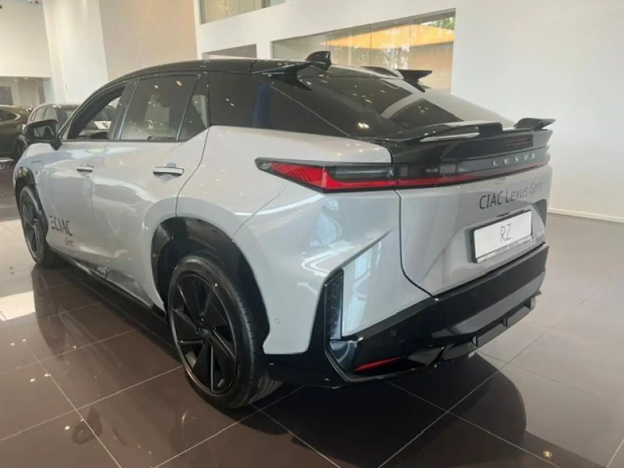 Lexus RZ 2026