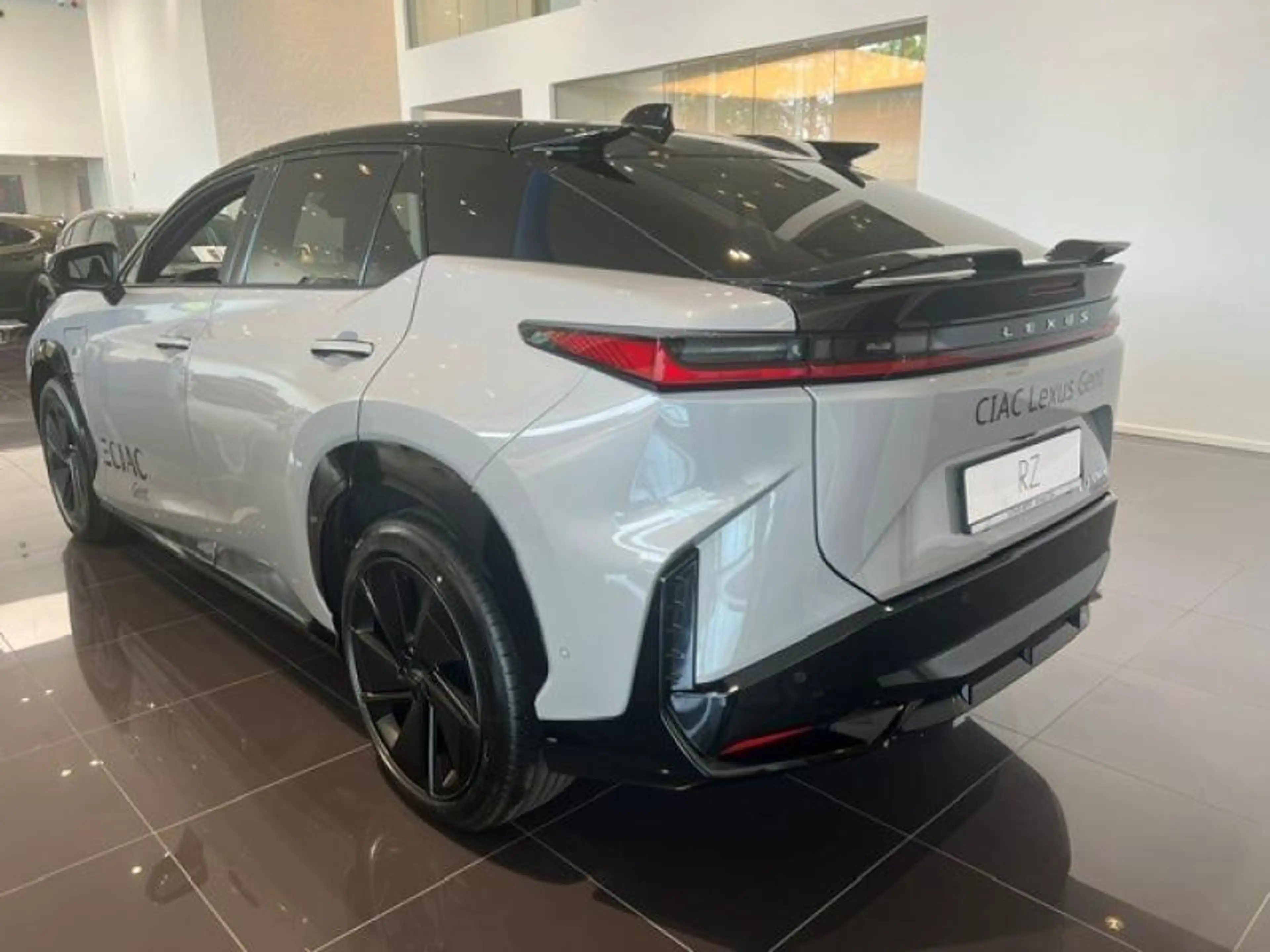 Lexus RZ F-Sport Line — photo 4