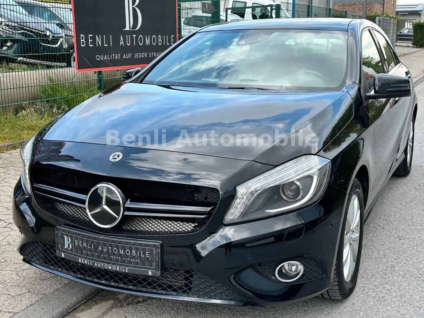 Mercedes-Benz A 180 BlueEfficiency/NAVI/SHZ/PANO//SCHKHFT/PDC Schwarz - 1