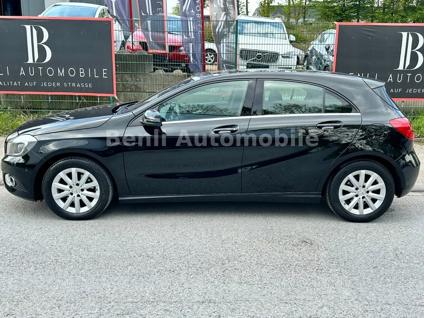 Mercedes-Benz A 180 BlueEfficiency/NAVI/SHZ/PANO//SCHKHFT/PDC Schwarz - 2