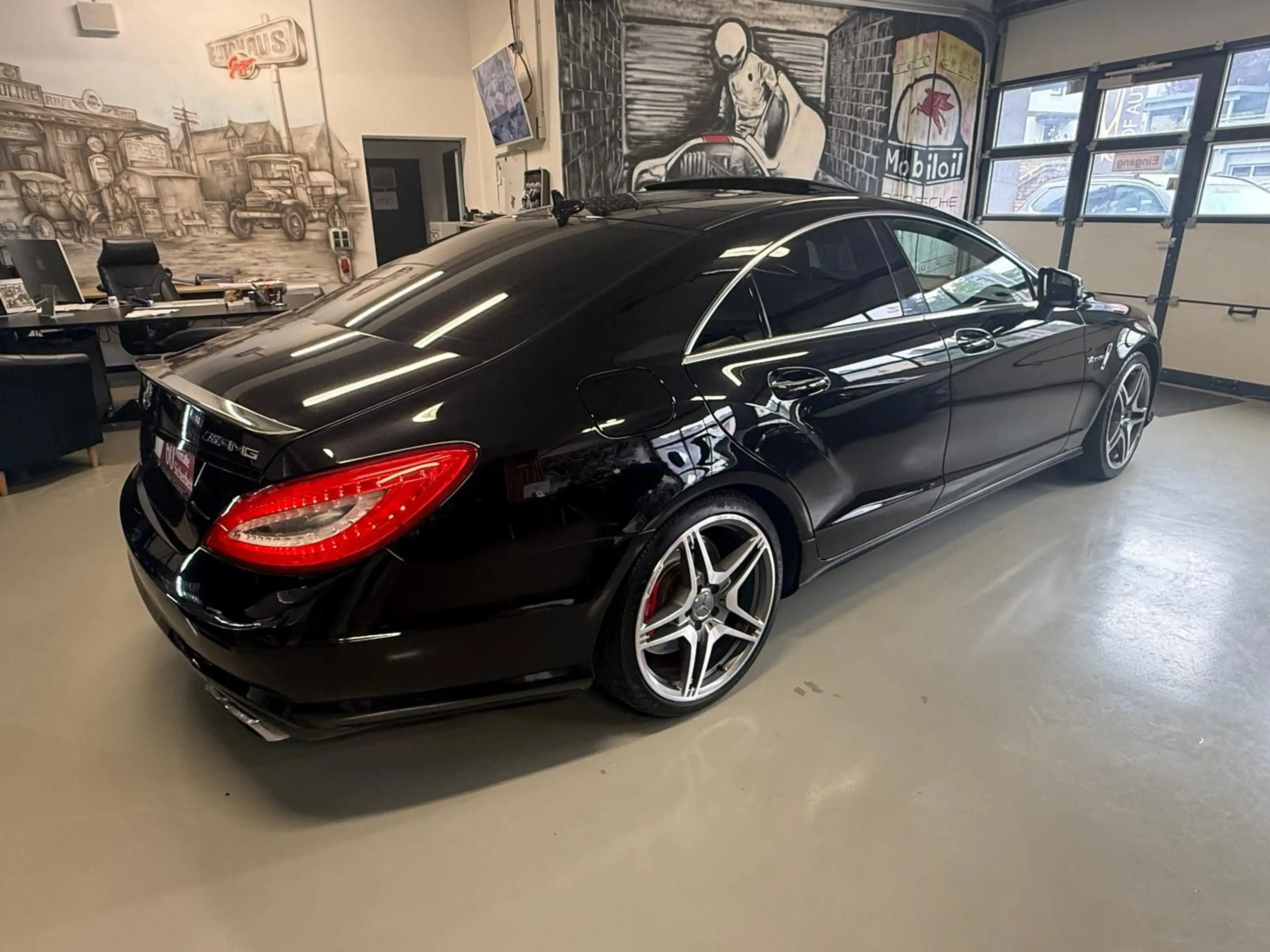 Mercedes-Benz CLS 63 AMG 5.5 V8 KAT SCHIEBEDACH LED — photo 6
