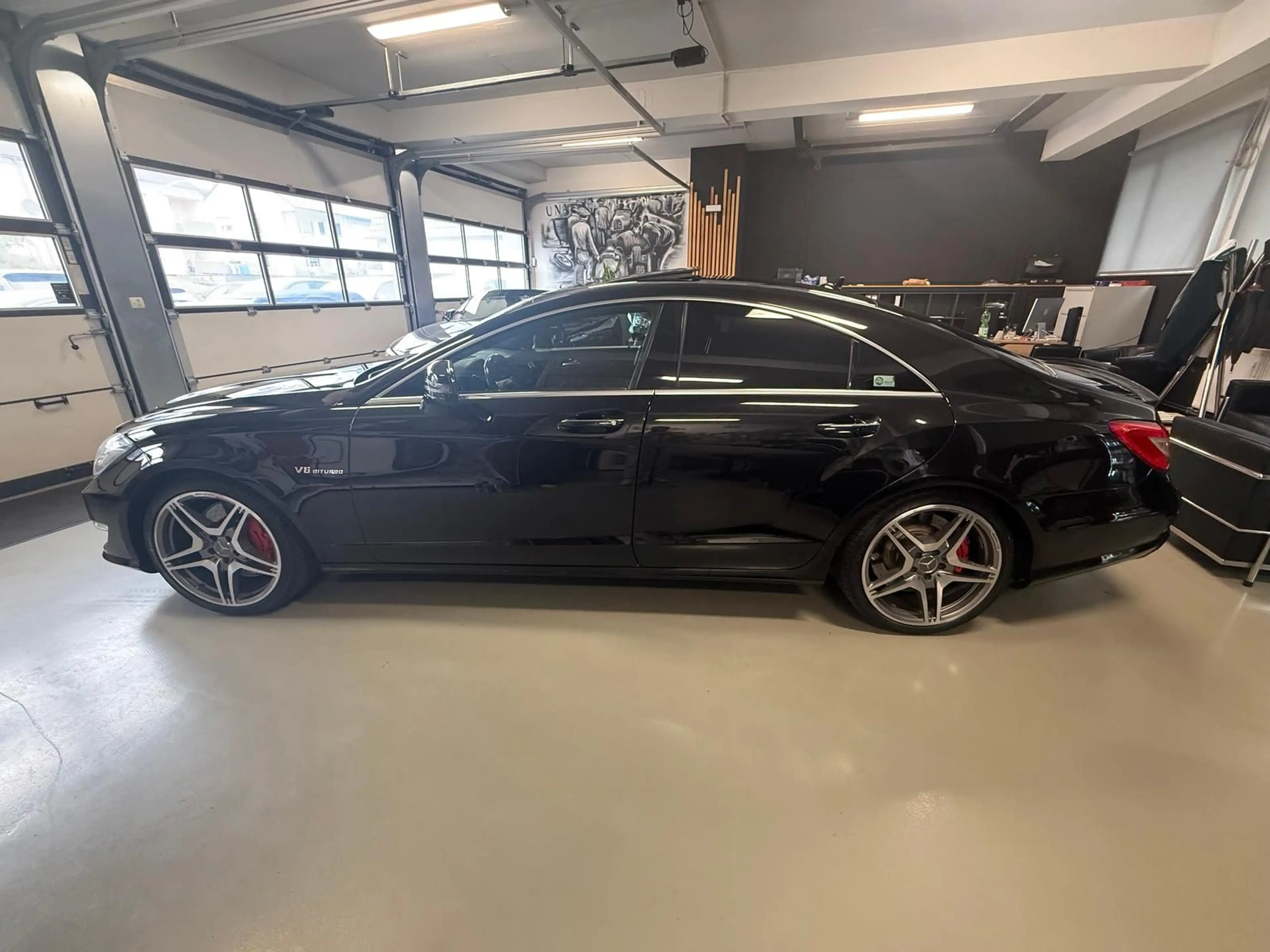 Mercedes-Benz CLS 63 AMG 5.5 V8 KAT SCHIEBEDACH LED — photo 9