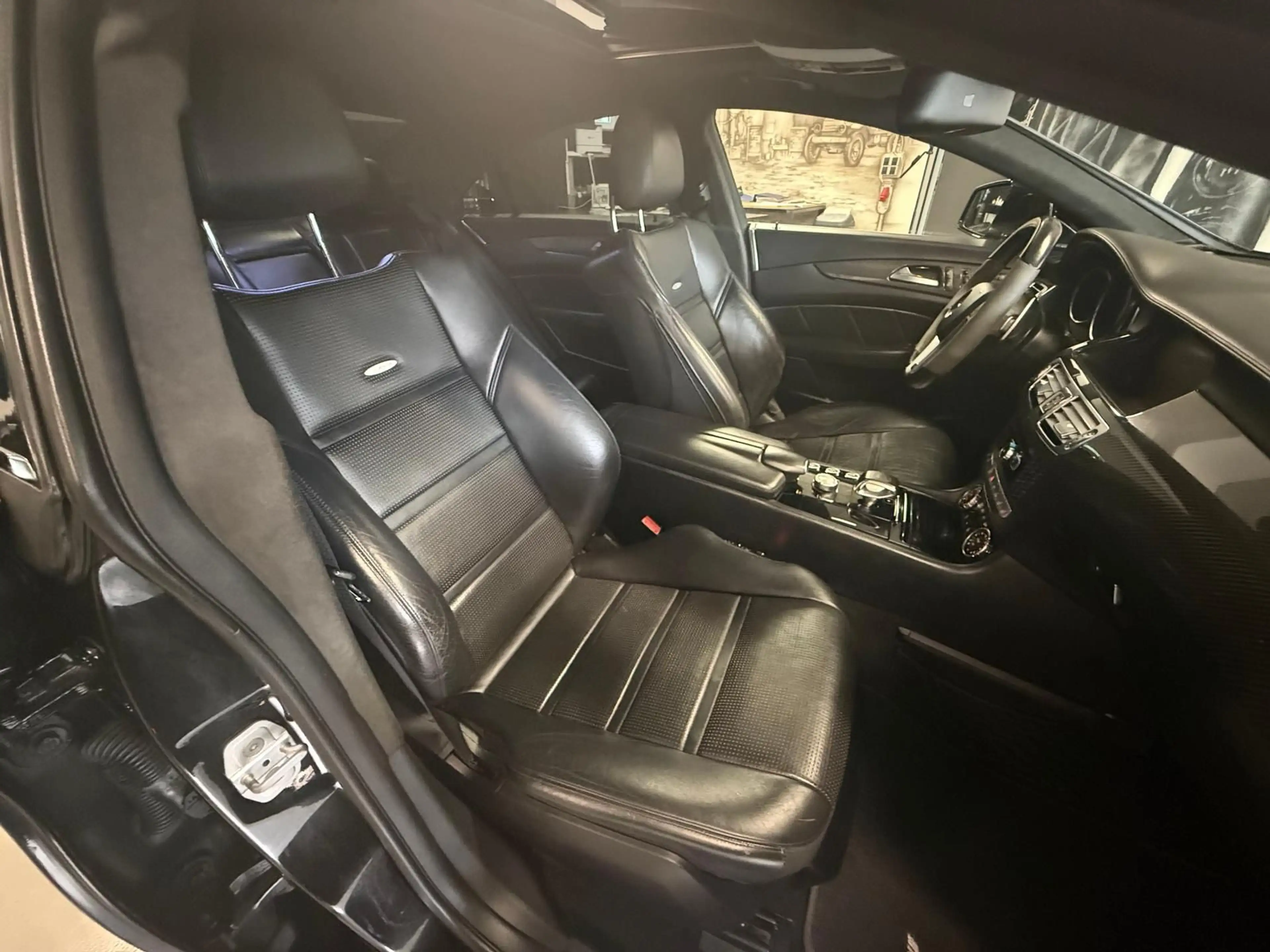 Mercedes-Benz CLS 63 AMG 5.5 V8 KAT SCHIEBEDACH LED — photo 15