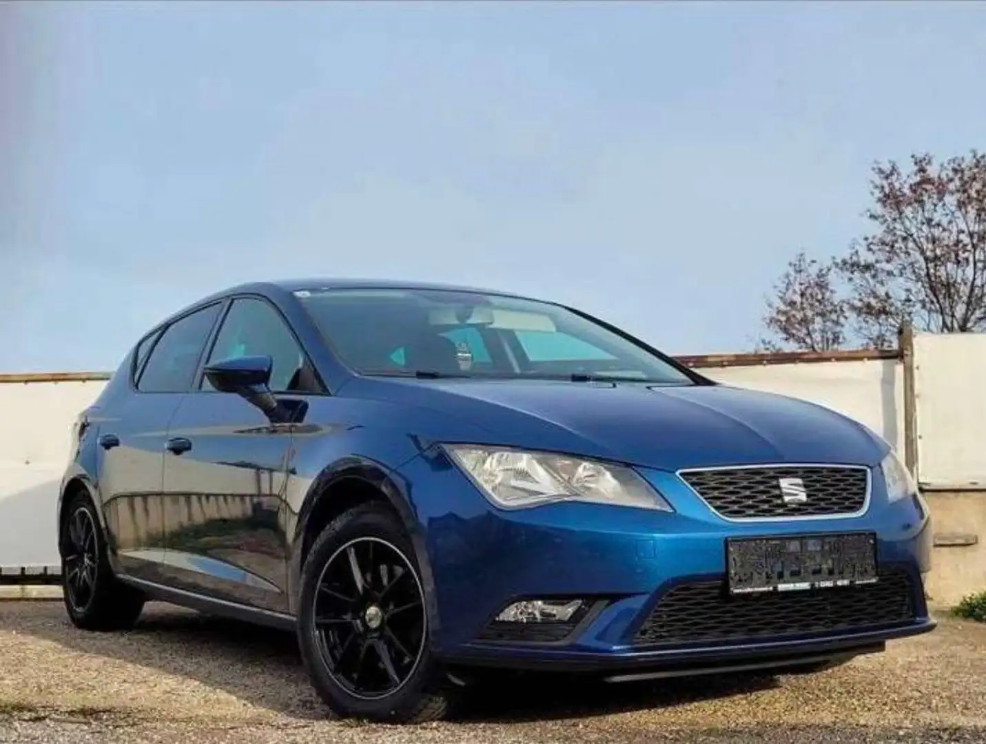 SEAT Leon 1,6 TDI Limousine Blau - 1