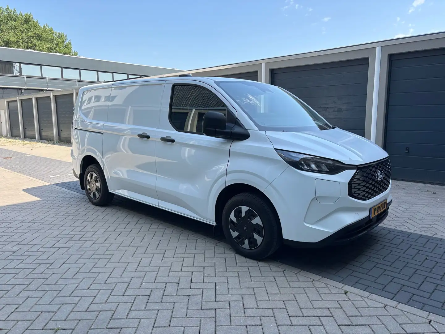 Ford Transit Custom 320 L1H1 65kWh Wit - 1