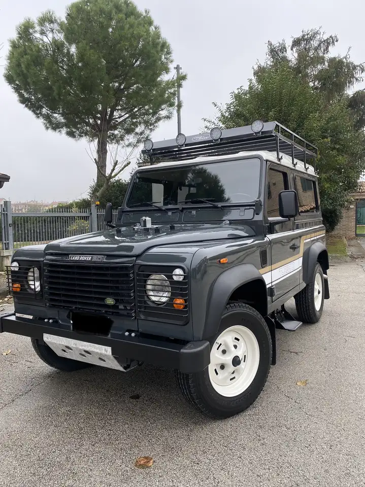 Land Rover Defender 90 2.5 td County SW, foto 2