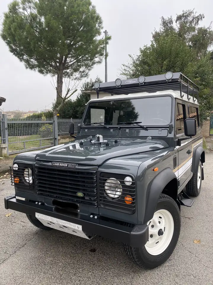 Land Rover Defender 90 2.5 td County SW, foto 1