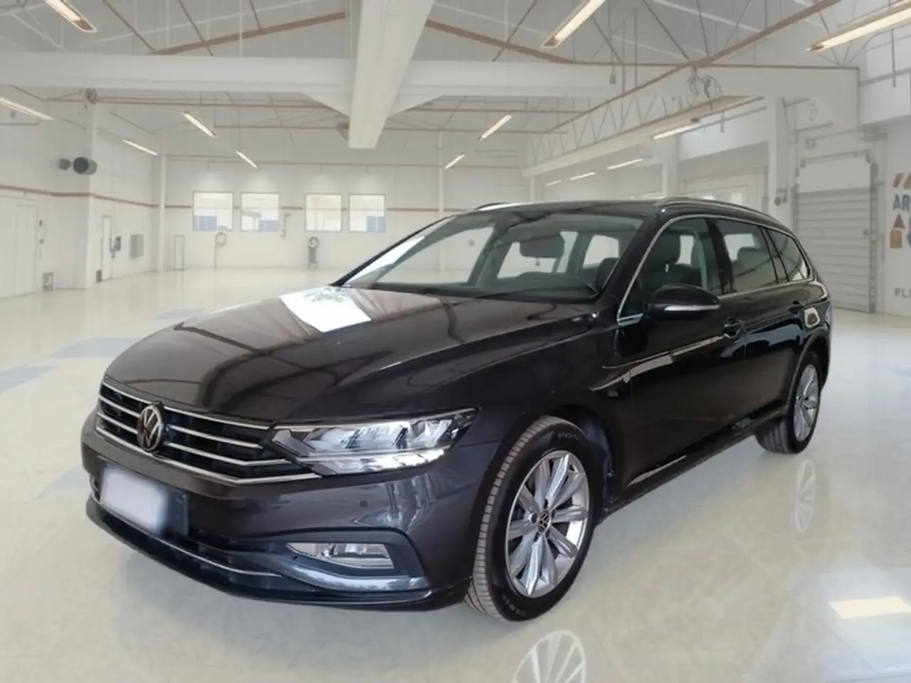 Volkswagen Passat Variant 2.0 TDI SCR EVO 90 KW BUSINESS DSG STATION WAGON — photo 1 of 11