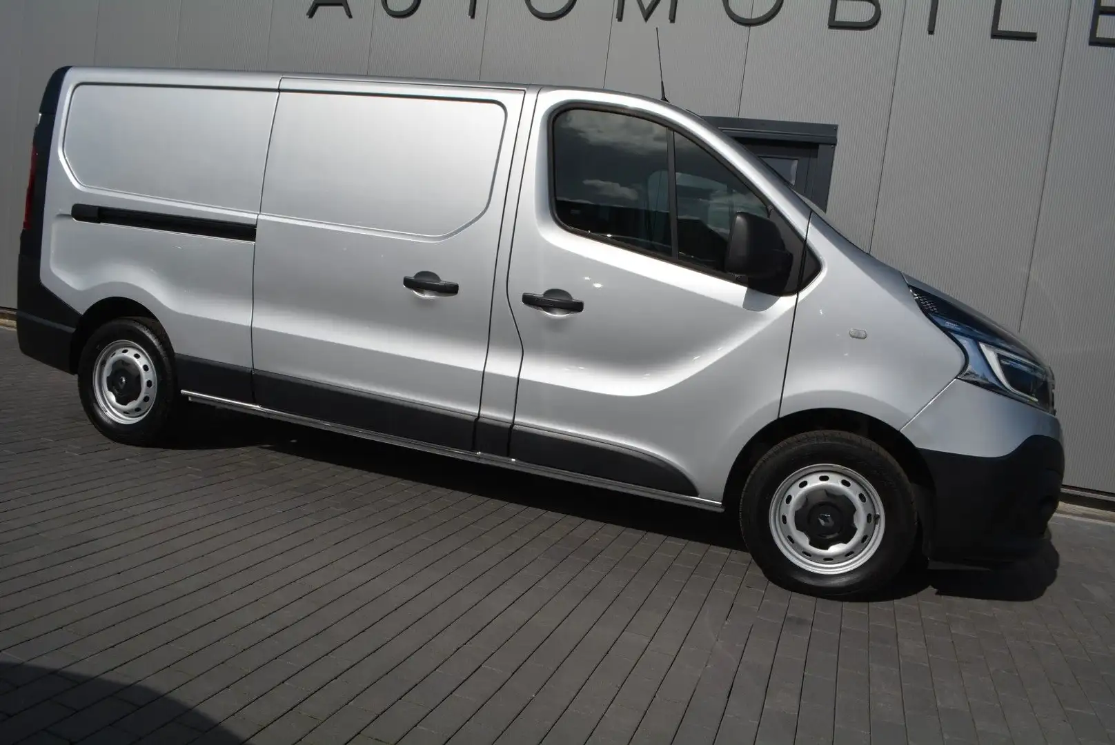 Renault Trafic Kasten L2H1 3,0t Komfort LED-Kamera Silber - 2