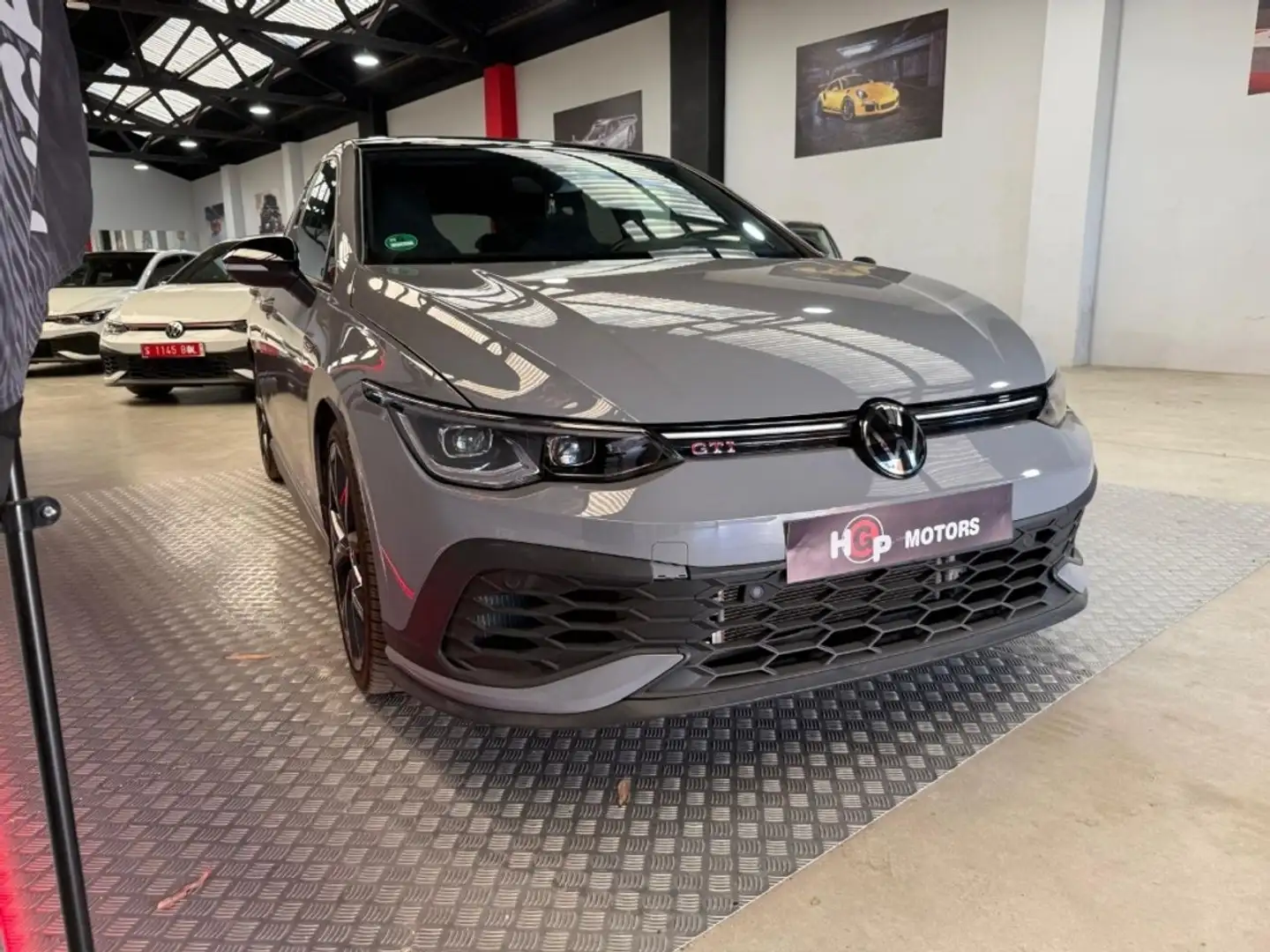 Volkswagen Golf GTI 2.0 TSI Clubsport DSG 221kW Grijs - 2