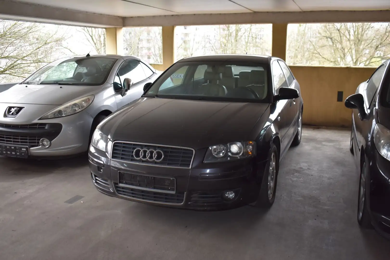 Audi A3 2.0 FSI Ambiente, Automatik, Leder Gris - 1