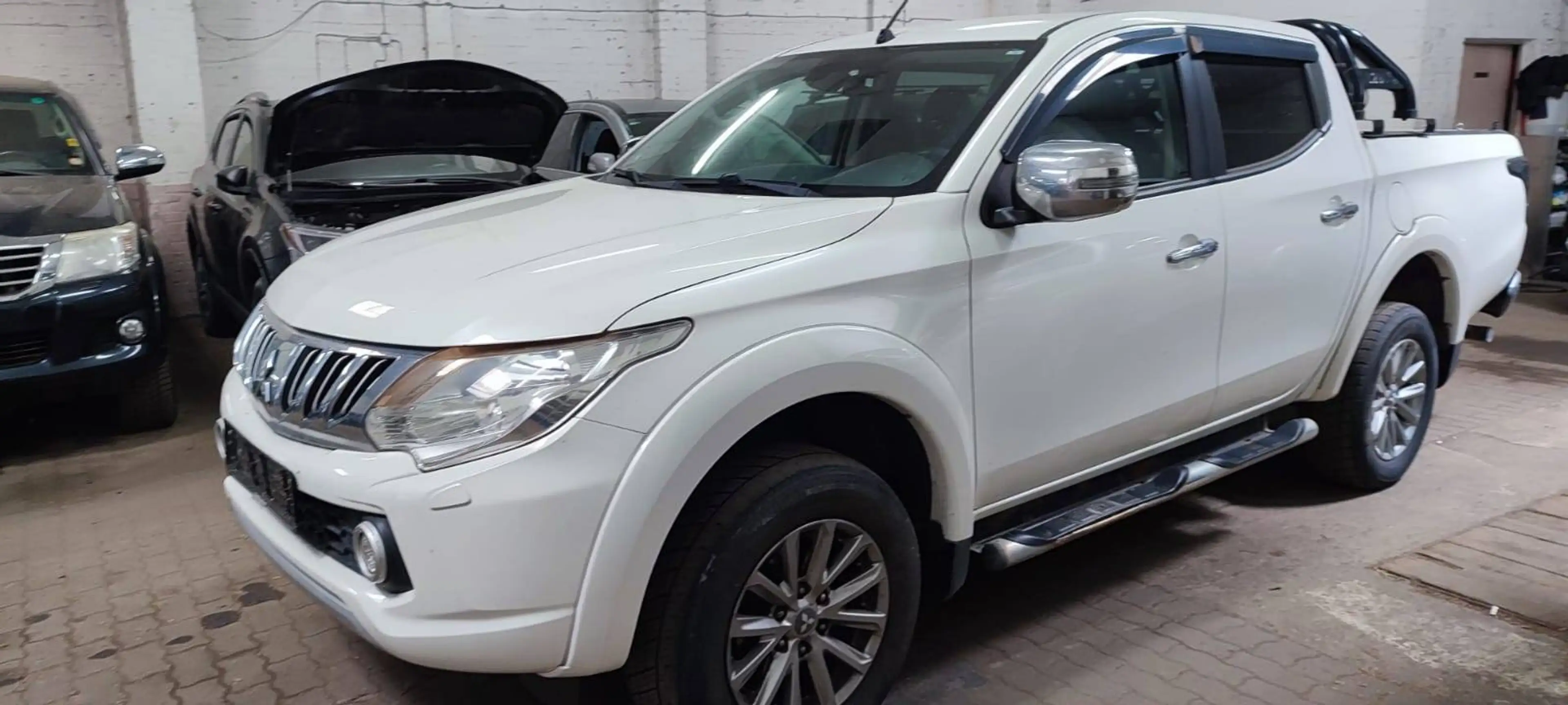 Mitsubishi L200 L200 4 doors — photo 2