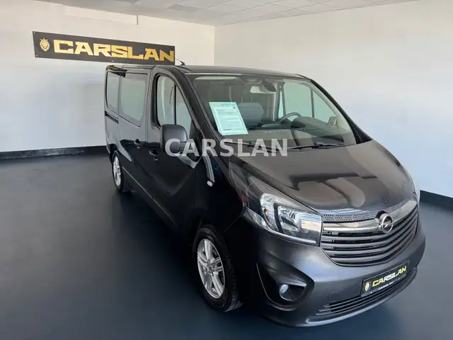 Opel Vivaro view 2