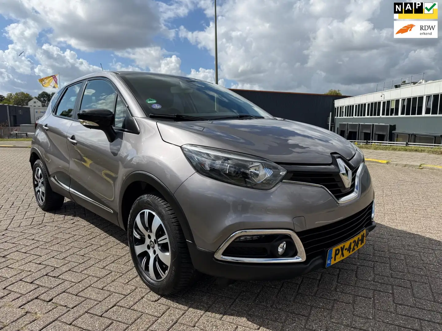Renault Captur 0.9 TCe Xmod Grau - 1
