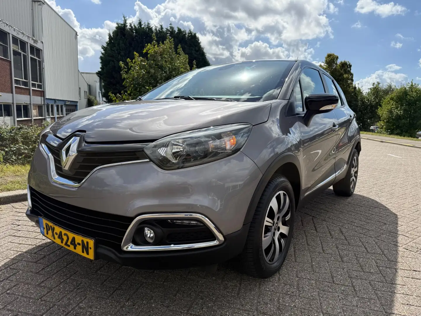 Renault Captur 0.9 TCe Xmod Grau - 2