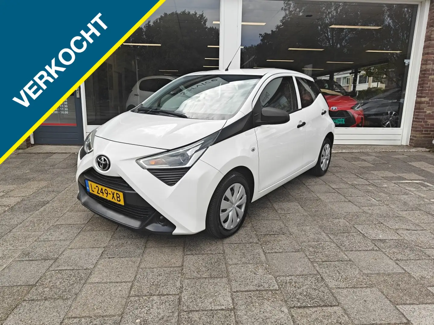 Toyota Aygo 1.0 VVT-i x-fun Wit - 1