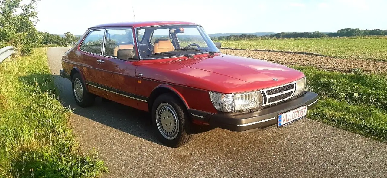 Saab 900