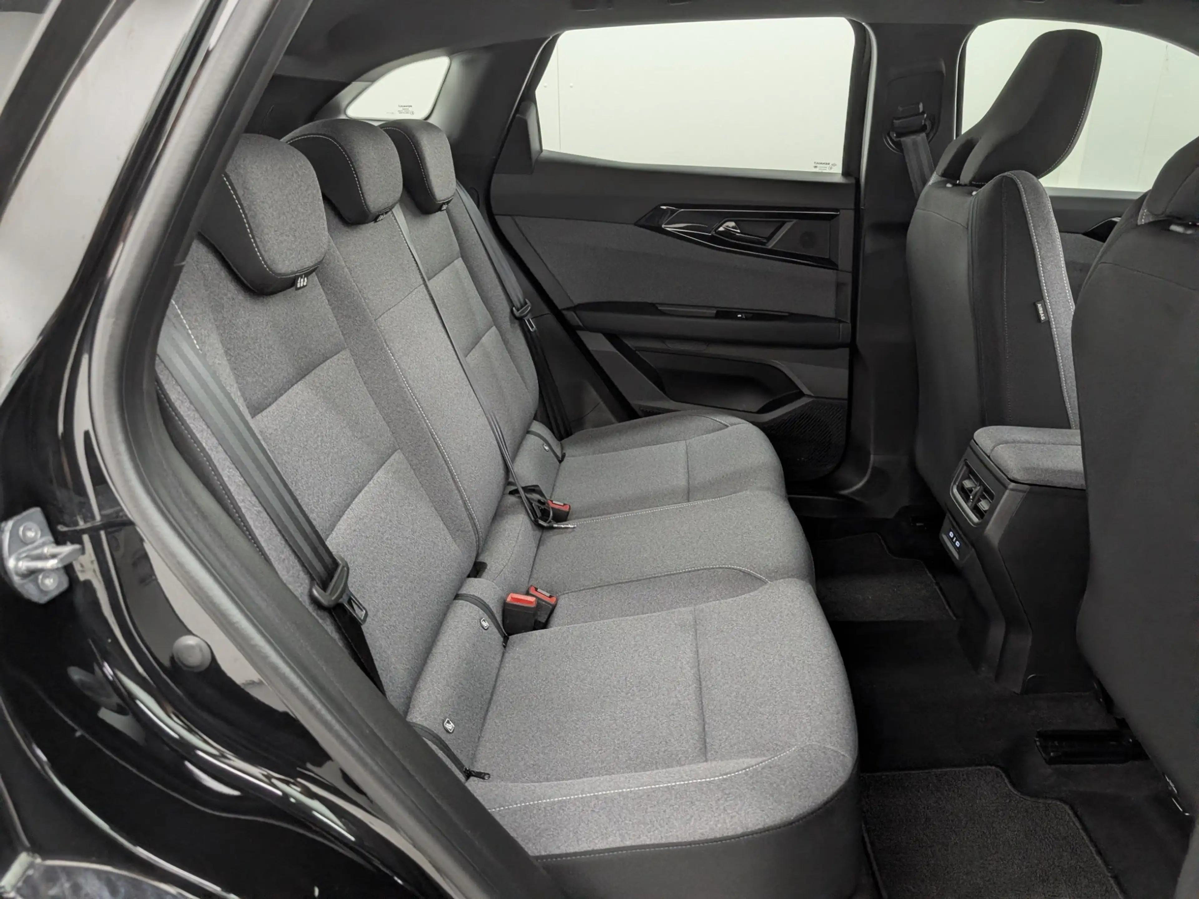 Renault Austral 1.3 TCe 160 MHEV Evolution ACC LED — photo 11
